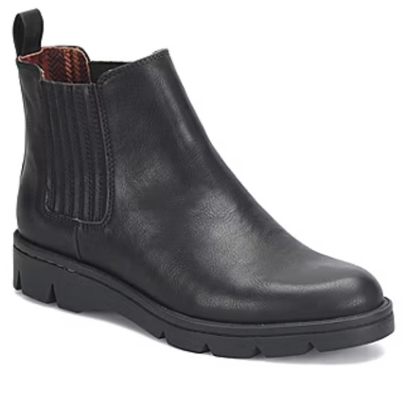 BOC by Born Erin Flat Heel Chelsea Boots Size  NEW - Picture 1 of 8
